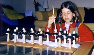 Ecouter, comparer, classer les sons. Un travail exceptionnel grâce aux clochettes Montessori.